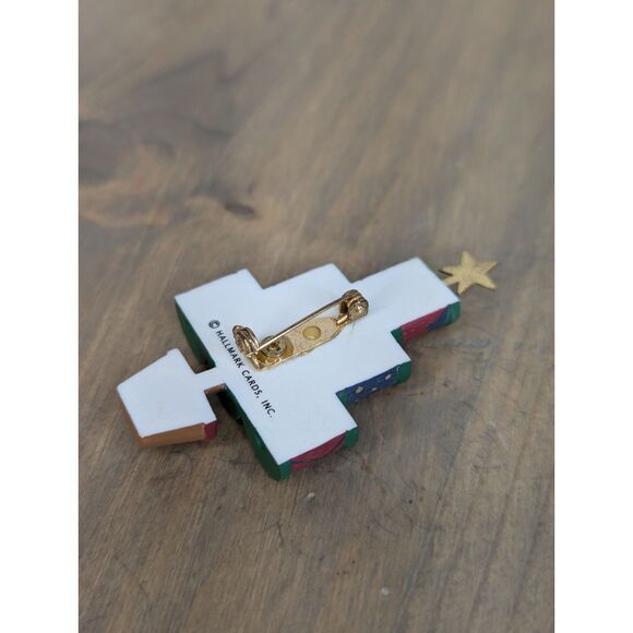 Vintage Hallmark Holiday Brooch Pin Sewing Spools Christmas Nostalgic - Picture 4 of 4